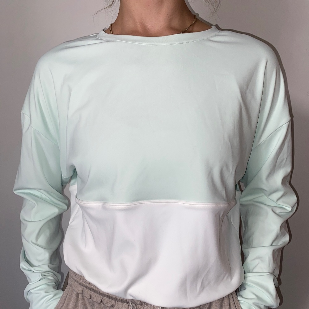 ZYIA Women's Size Medium Mint Green White Nyanza Cinch Crop Long Sleeve